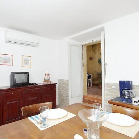 Comfy In The Heart Of Nightlife Daire *