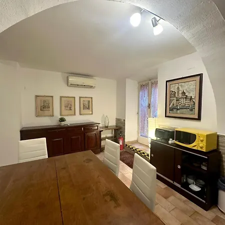 Comfy In The Heart Of Nightlife Daire